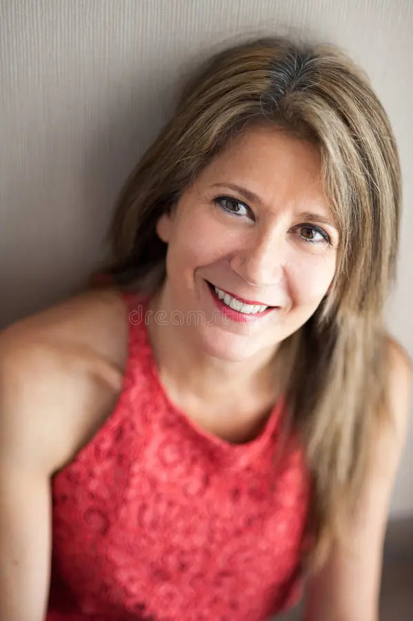 files/happy-year-old-woman-leaning-against-wall-close-up-pretty-looking-camera-facial-expression-73229044.webp